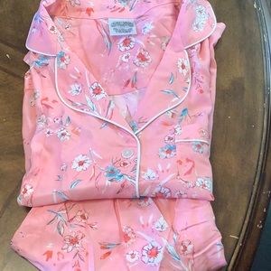 Plum Pretty Sugar floral shorts pajama set